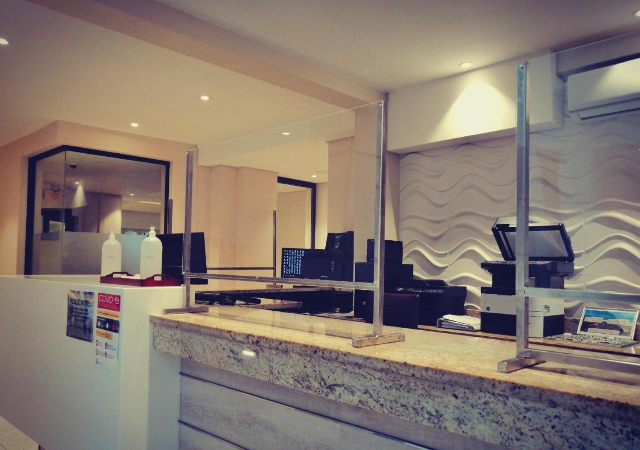 Blue Lagoon Hotel And Conference Centre Източен Лондон Екстериор снимка