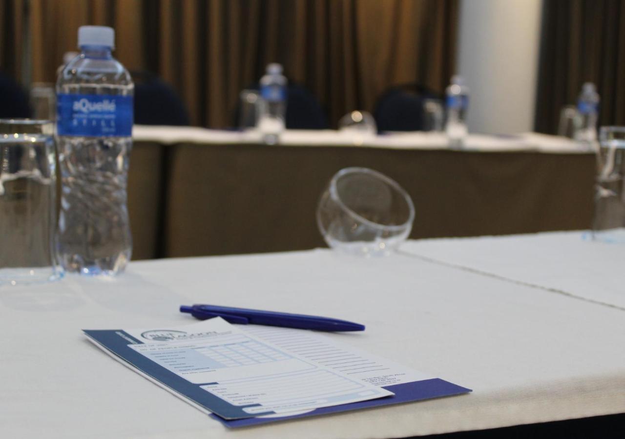 Blue Lagoon Hotel And Conference Centre Източен Лондон Екстериор снимка