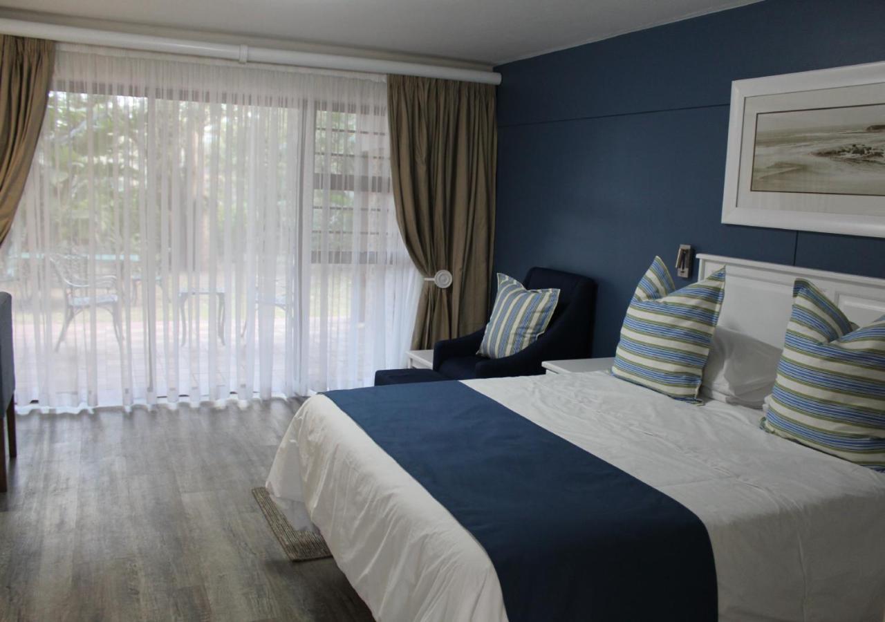 Blue Lagoon Hotel And Conference Centre Източен Лондон Екстериор снимка