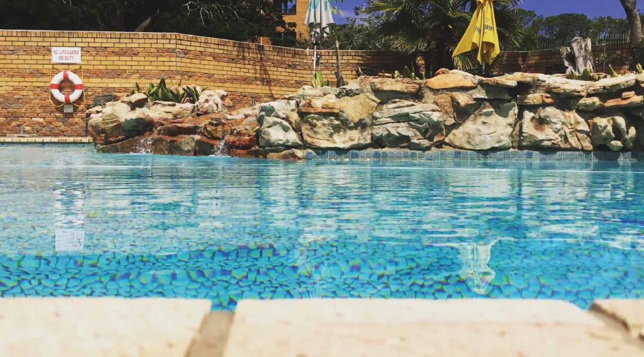 Blue Lagoon Hotel And Conference Centre Източен Лондон Екстериор снимка