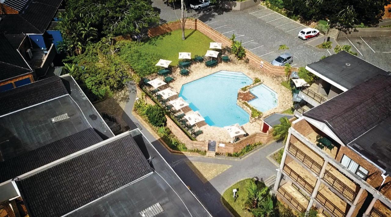 Blue Lagoon Hotel And Conference Centre Източен Лондон Екстериор снимка