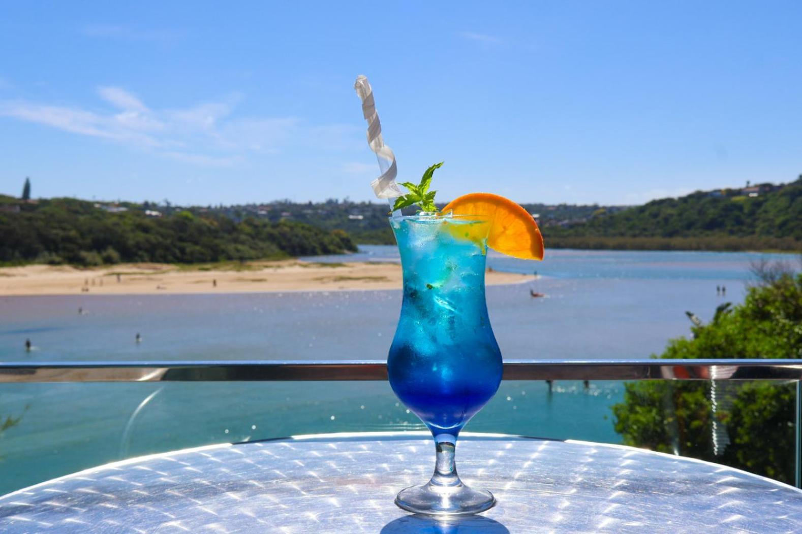 Blue Lagoon Hotel And Conference Centre Източен Лондон Екстериор снимка
