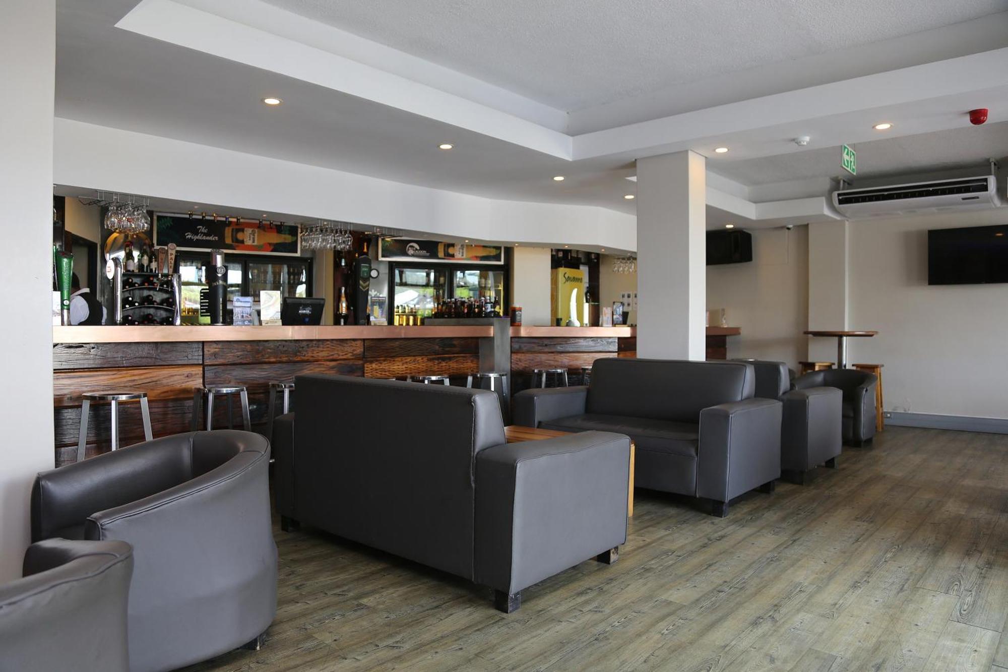 Blue Lagoon Hotel And Conference Centre Източен Лондон Екстериор снимка