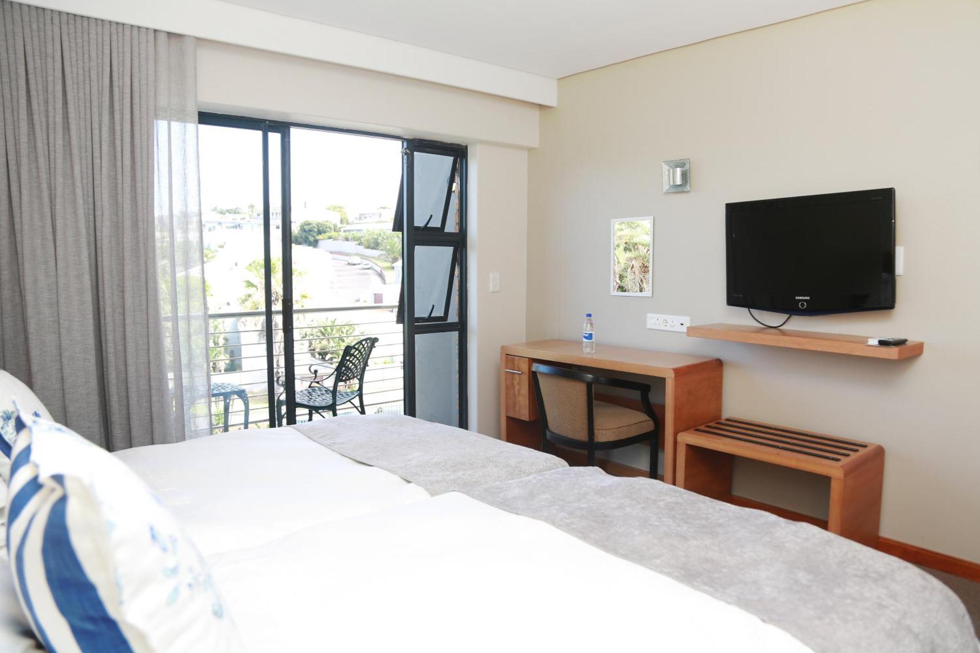 Blue Lagoon Hotel And Conference Centre Източен Лондон Екстериор снимка