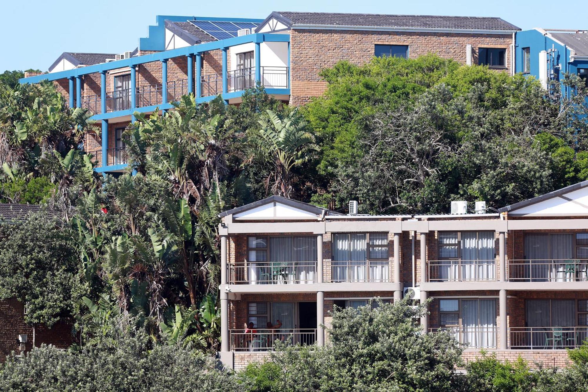Blue Lagoon Hotel And Conference Centre Източен Лондон Екстериор снимка