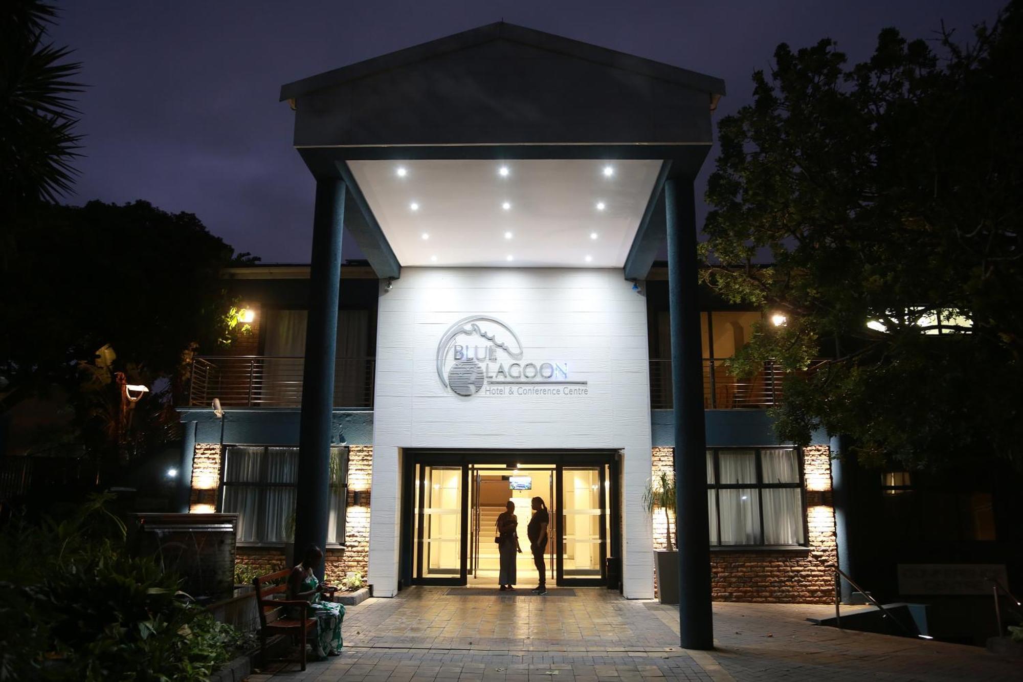 Blue Lagoon Hotel And Conference Centre Източен Лондон Екстериор снимка