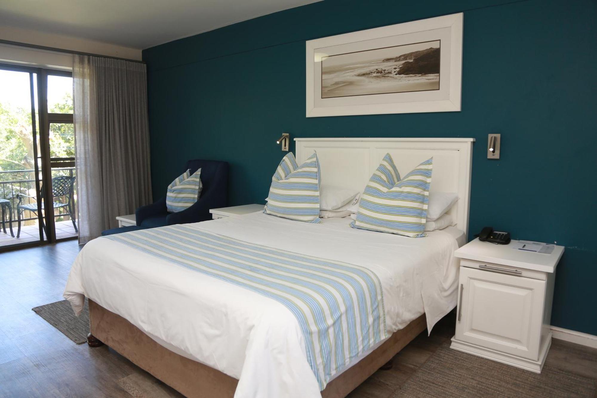 Blue Lagoon Hotel And Conference Centre Източен Лондон Екстериор снимка
