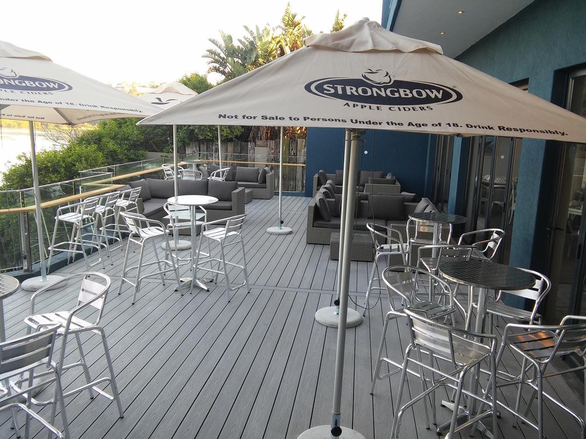Blue Lagoon Hotel And Conference Centre Източен Лондон Екстериор снимка
