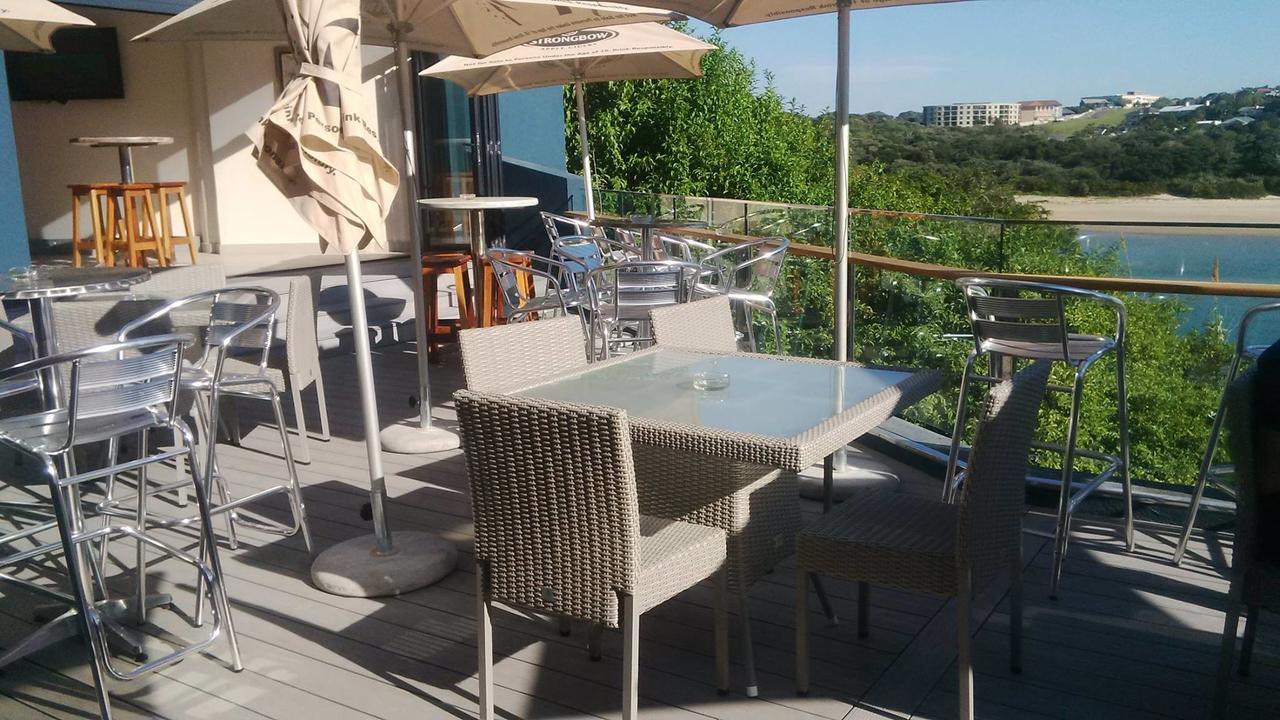 Blue Lagoon Hotel And Conference Centre Източен Лондон Екстериор снимка